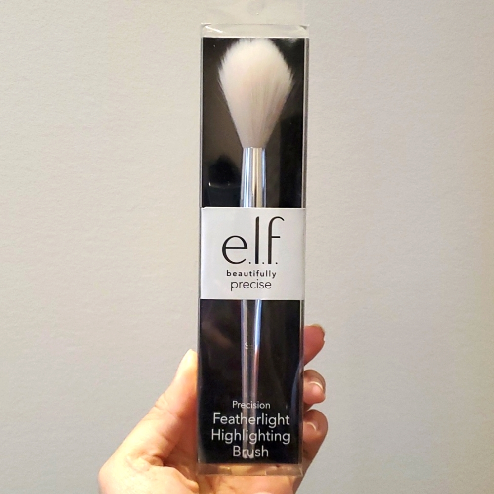 *free with any purchase* ELF Precision Featherlight Highlighting Brush